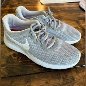 Women’s Nike Tennis Shoes